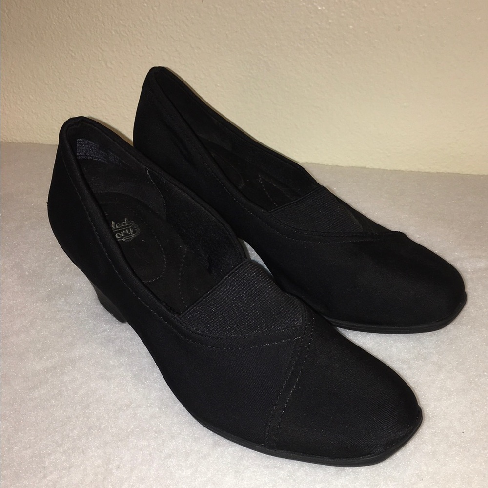 NWOT Faded Glory Wedge Slip On-Black (8 1/2)